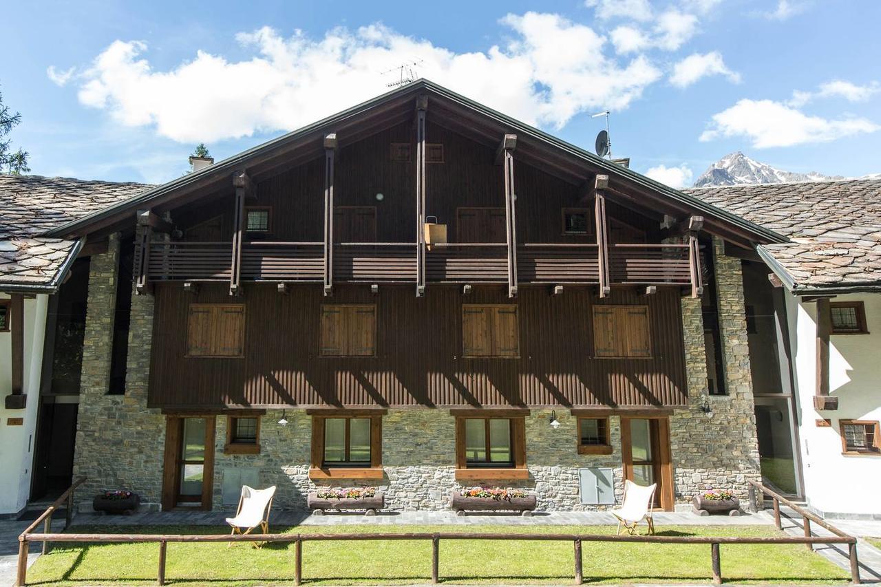Joivy Superb Apartments For 6 With Mountain View And Garden In Courmayeur Exterior photo
