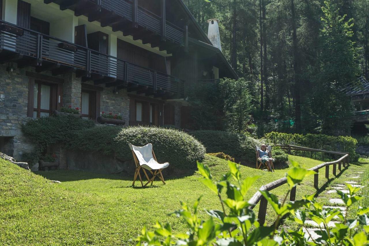 Joivy Superb Apartments For 6 With Mountain View And Garden In Courmayeur Exterior photo