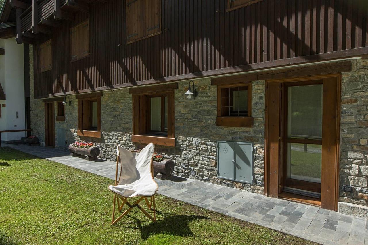Joivy Superb Apartments For 6 With Mountain View And Garden In Courmayeur Exterior photo